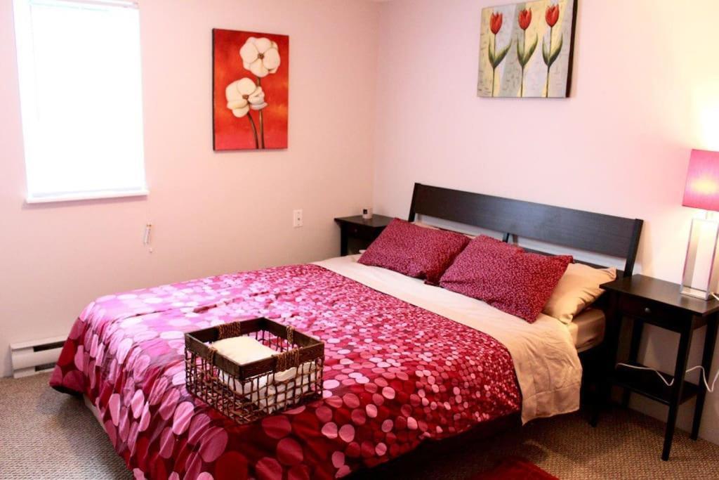 Artistic Apartment Near Downtown Victoria Extérieur photo