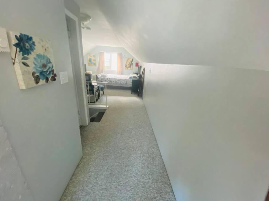 Artistic Apartment Near Downtown Victoria Extérieur photo