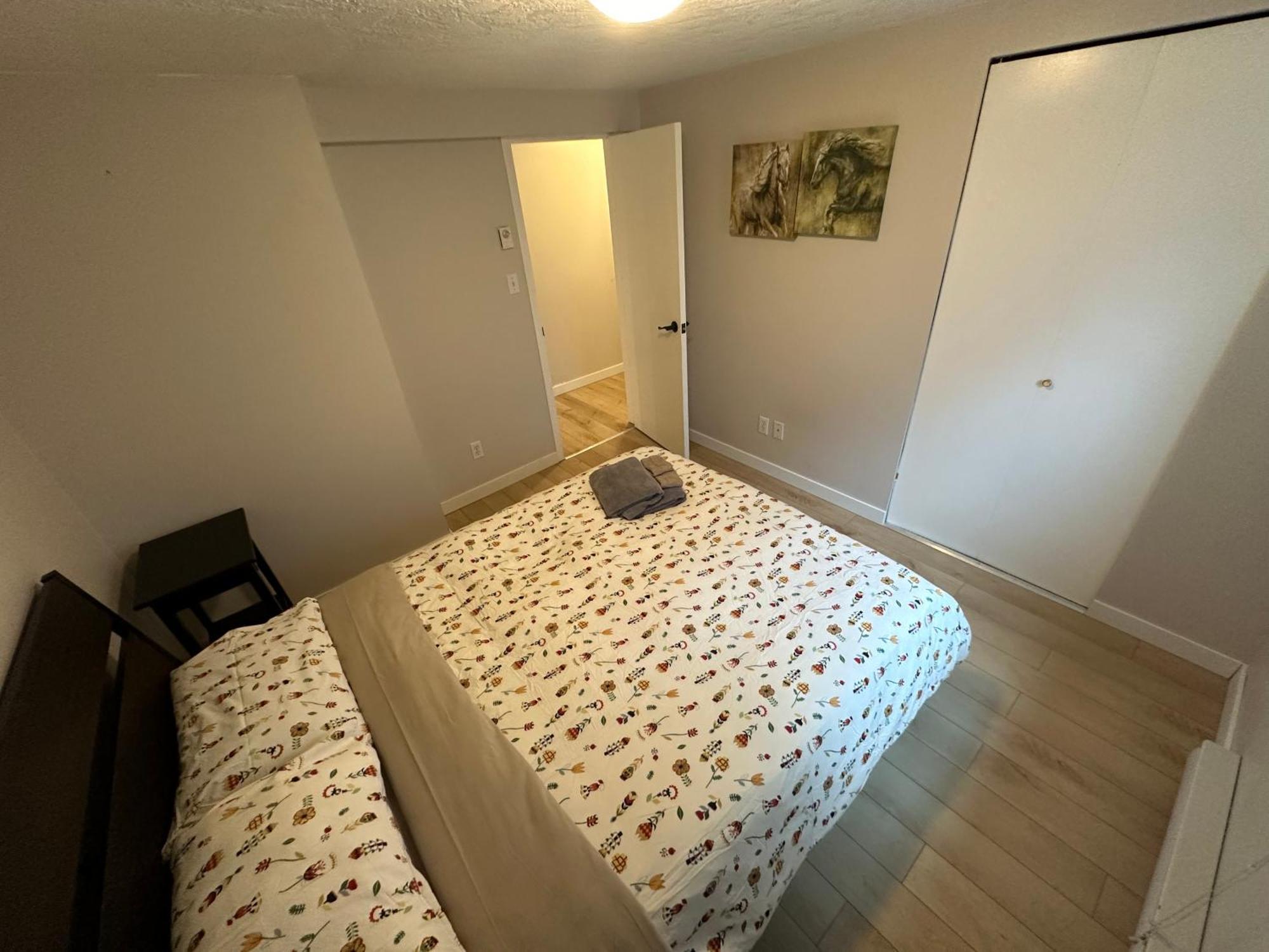 Artistic Apartment Near Downtown Victoria Extérieur photo