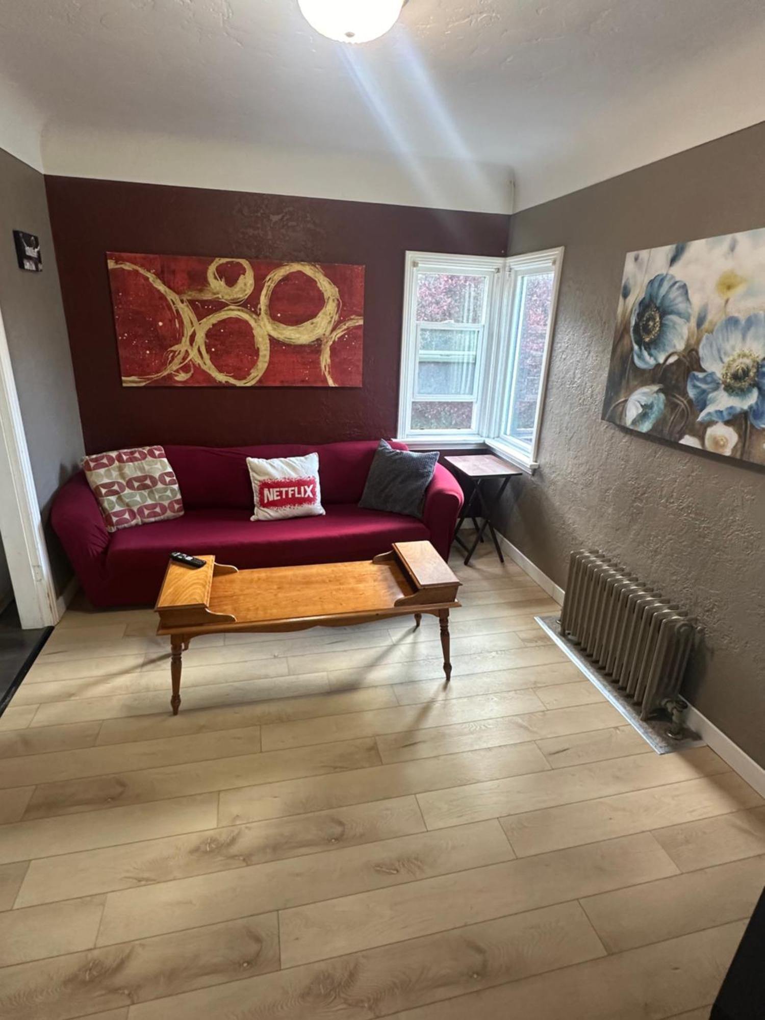 Artistic Apartment Near Downtown Victoria Extérieur photo