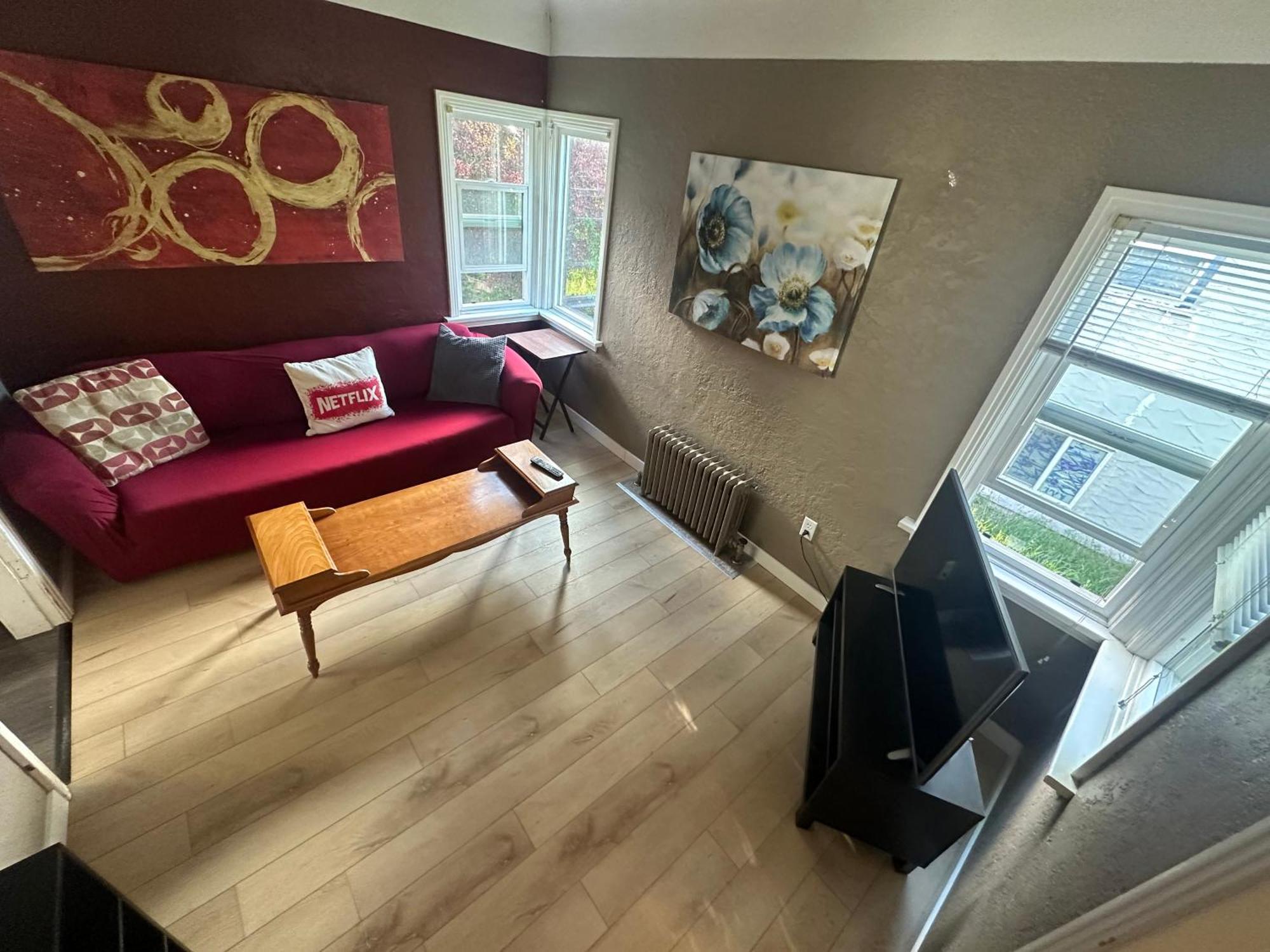 Artistic Apartment Near Downtown Victoria Extérieur photo