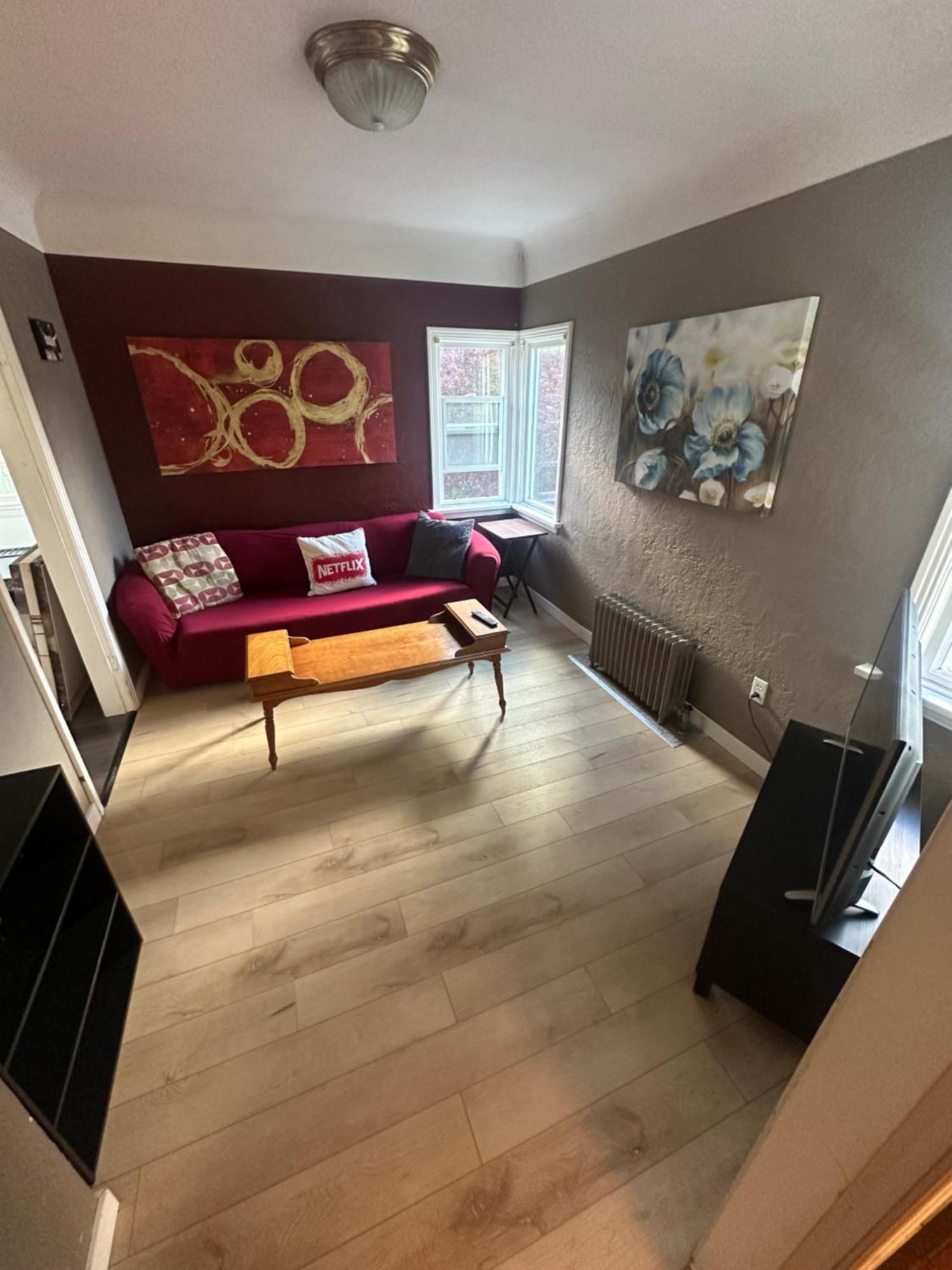 Artistic Apartment Near Downtown Victoria Extérieur photo