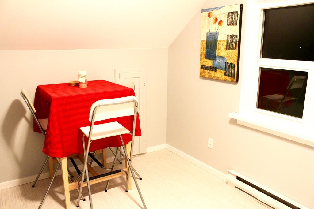 Artistic Apartment Near Downtown Victoria Extérieur photo