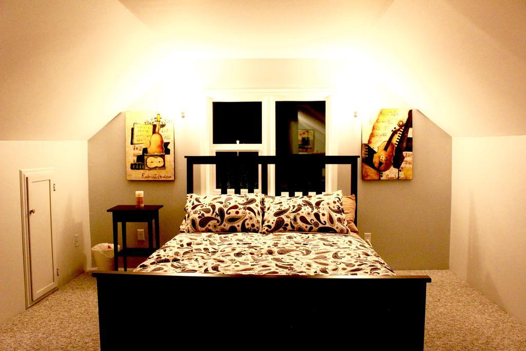 Artistic Apartment Near Downtown Victoria Extérieur photo