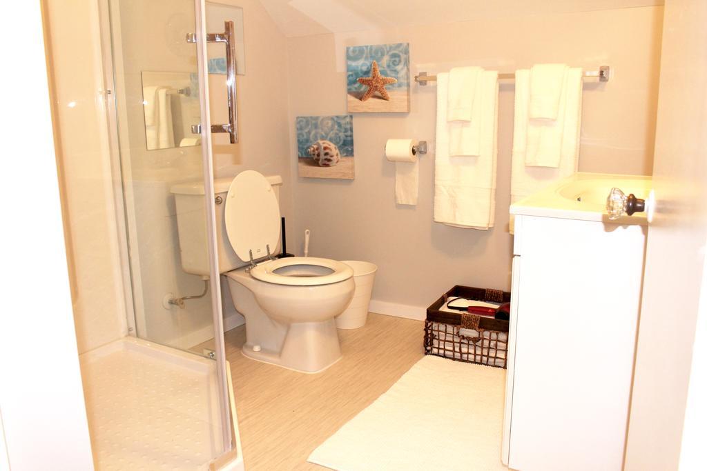 Artistic Apartment Near Downtown Victoria Extérieur photo